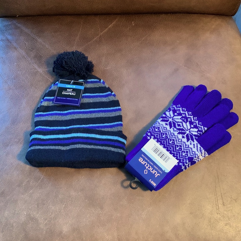 Juncture Men’s Fleece Gloves and Knit Hat